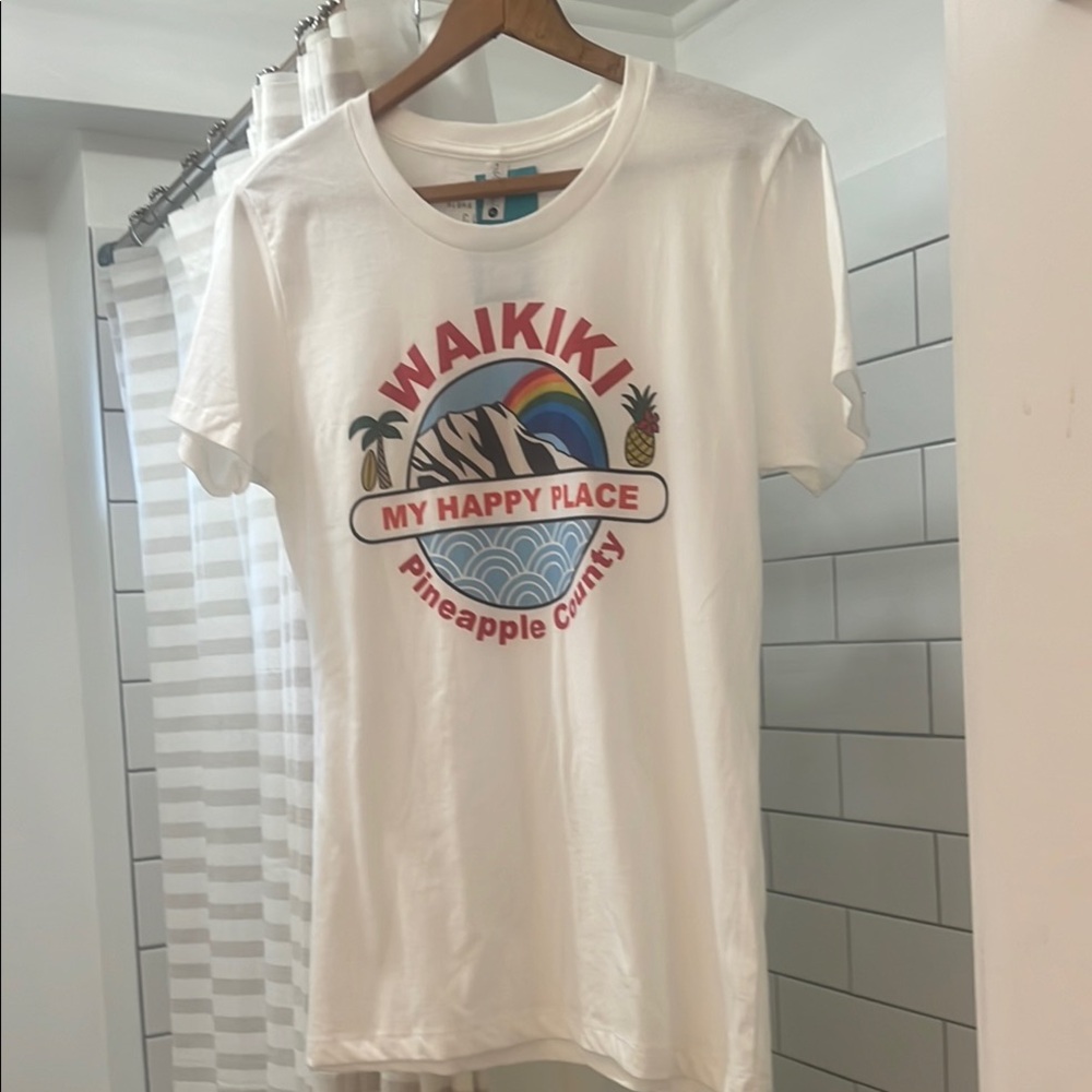 White Waikiki Graphic T-Shirt NWT 🆕 Women’s Size L 🌈 ‼️PRICE DROP‼️